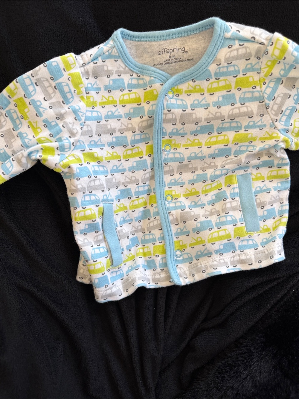 Offspring Blue, Lime & Gray Car-Print Kids Pajama Top